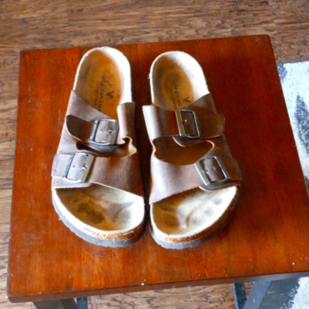 American Eagle Sandels